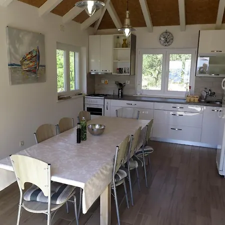 Maja - Four Bedroom House With Sea View Κόρτσουλα